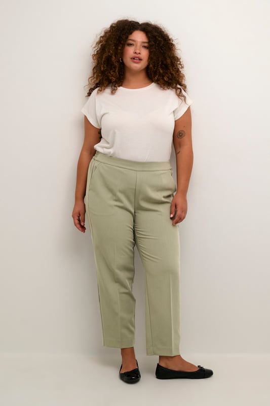 Regular fit,Elastische Taille,Knöchellänge,Gerade  30° waschbar, Nicht bleichen, Nicht im Trockner trocknen, Tropnass aufhängen im Schatten, Kalt bügeln max. 110° C, Trockenreinigung  77% Polyester (Recycelt),18% Viskose,5% Elasthan