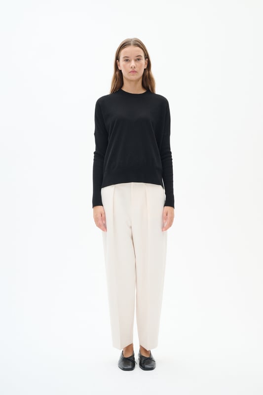 Mittlere Taille,Knöchellänge,Curved Leg  Schonwäsche 30°, Nicht bleichen, Nicht im Trockner trocknen, Tropnass aufhängen, Kalt bügeln max. 110° C, Trockenreinigung  39% Polyester (REPREVE®),34% Polyester,23% Viskose,4% Elasthan