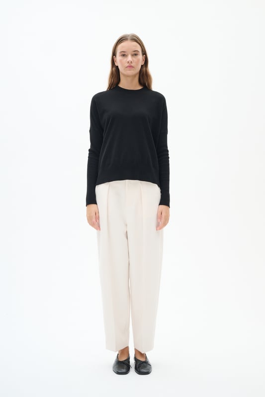 Mittlere Taille,Knöchellänge,Curved Leg  Schonwäsche 30°, Nicht bleichen, Nicht im Trockner trocknen, Tropnass aufhängen, Kalt bügeln max. 110° C, Trockenreinigung  39% Polyester (REPREVE®),34% Polyester,23% Viskose,4% Elasthan