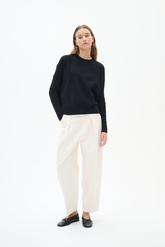 Mittlere Taille,Knöchellänge,Curved Leg  Schonwäsche 30°, Nicht bleichen, Nicht im Trockner trocknen, Tropnass aufhängen, Kalt bügeln max. 110° C, Trockenreinigung  39% Polyester (REPREVE®),34% Polyester,23% Viskose,4% Elasthan