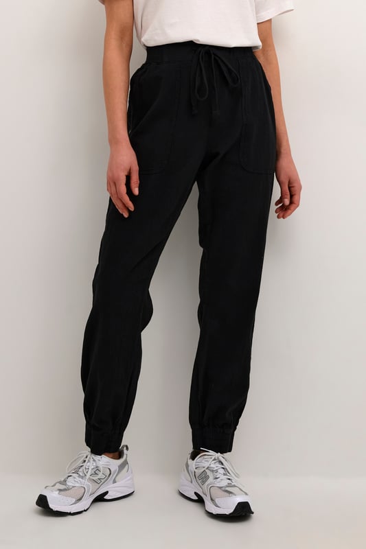 Relaxed fit,Normale Passform,Knöchellänge  30° waschbar, Nicht bleichen, Trocknen im Trockner schonend, Tropnass aufhängen im Schatten, Warm bügeln max. 150° C, Trockenreinigung  100% Baumwolle