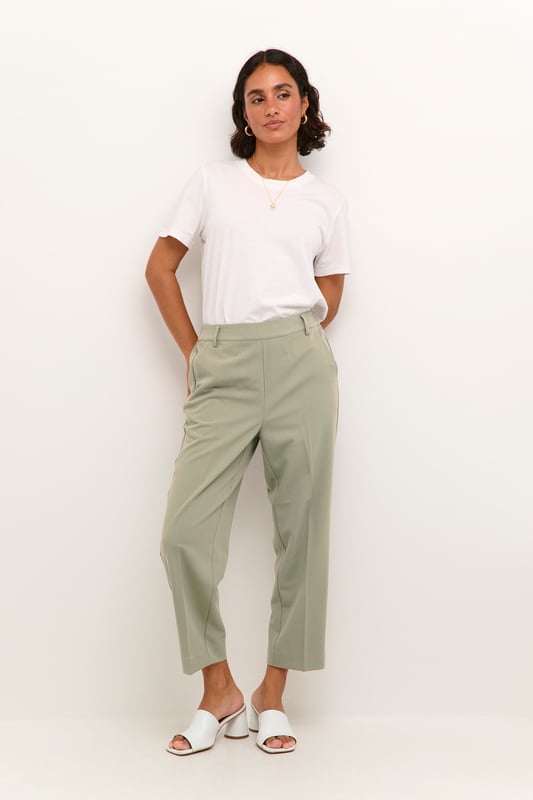 Casual fit,Hohe Taille,Knöchellänge,Gerade  30° waschbar, Nicht bleichen, Nicht im Trockner trocknen, Tropnass aufhängen im Schatten, Kalt bügeln max. 110° C, Trockenreinigung  77% Polyester (Recycelt),18% Viskose,5% Elasthan