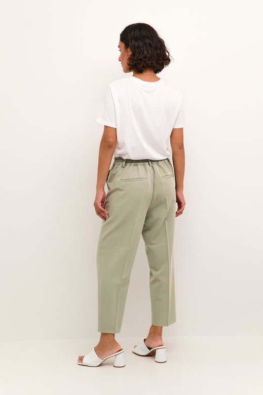 Casual fit,Hohe Taille,Knöchellänge,Gerade  30° waschbar, Nicht bleichen, Nicht im Trockner trocknen, Tropnass aufhängen im Schatten, Kalt bügeln max. 110° C, Trockenreinigung  77% Polyester (Recycelt),18% Viskose,5% Elasthan