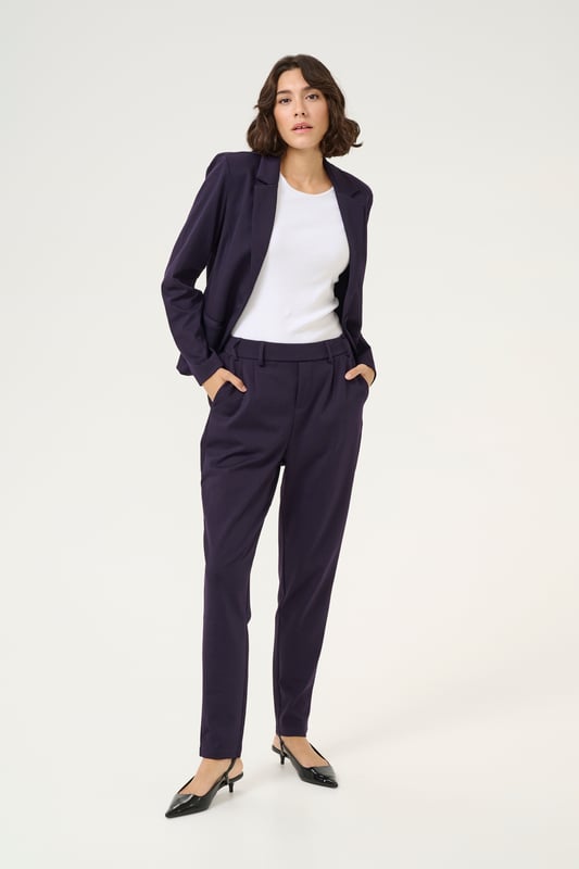 Regular fit,Elastische Taille,Lang,Slim  30° waschbar, Nicht bleichen, Nicht im Trockner trocknen, Tropnass aufhängen im Schatten, Kalt bügeln max. 110° C, Trockenreinigung  76% Polyester (Recycelt),20% Viskose,4% Elasthan