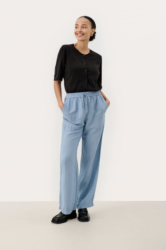 Casual fit,Regular taille,Lange lengte,Straight  Fijne was 30°, niet bleken, niet in de droger drogen, Druipnat ophangen in de schaduw, koud strijken max. 110° C, Droogreiniging  50% Linnen,50% Viscose (LENZING™ ECOVERO™)