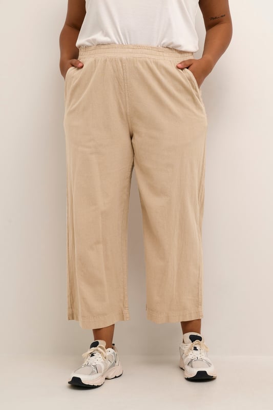 Loose fit,Elastische taille,Cropped lengte,Relaxed  Wassen op 30°, niet bleken, drogen in droger behoedzaam, Druipnat ophangen in de schaduw, warm strijken max. 150° C, Droogreiniging  100% Katoen
