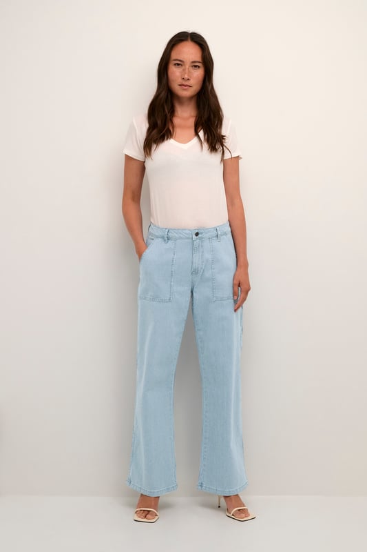 Straight fit,Hoge taille,Lange lengte,Straight  Wassen op 40°, niet bleken, niet in de droger drogen, Druipnat ophangen in de schaduw, warm strijken max. 150° C, Chemisch laten reinigen.  98% Katoen,2% Elastaan