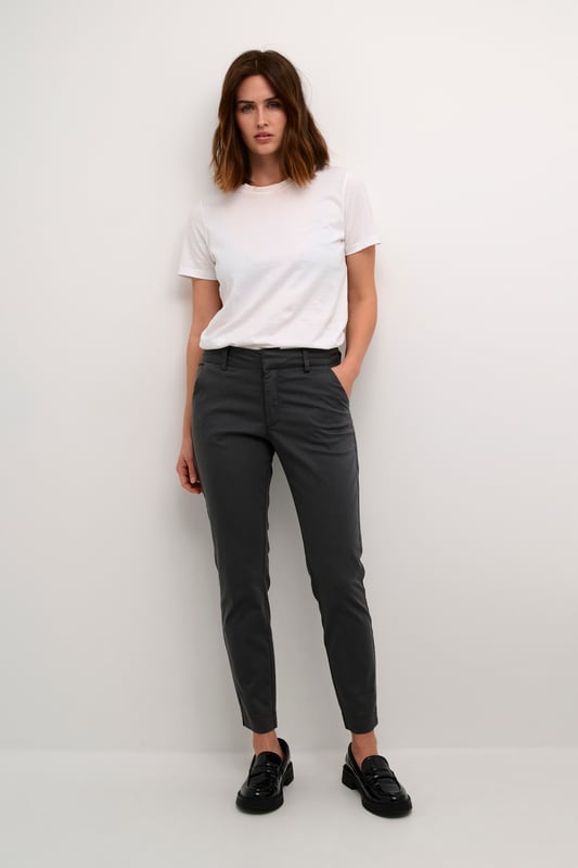 Regular fit,Regular taille,Enkel lengte,Slim  Fijne was 30°, niet bleken, niet in de droger drogen, Druipnat ophangen in de schaduw, koud strijken max. 110° C, Droogreiniging  38% Polyester,30% Katoen,30% Viscose,2% Elastaan