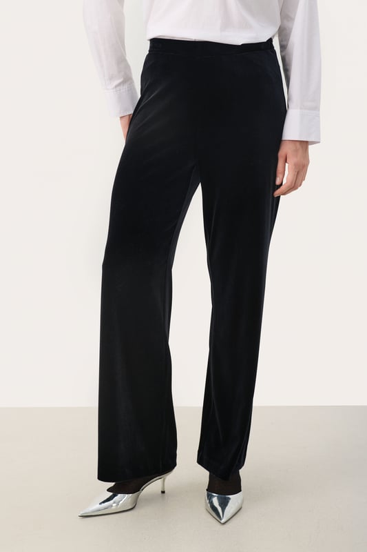 Slim fit,Regular taille,Lange lengte,Straight  Fijne was 30°, niet bleken, niet in de droger drogen, Liggend laten drogen., koud strijken max. 110° C, Droogreiniging  60% Polyester,35% Polyester (Gerecycled),5% Elastaan