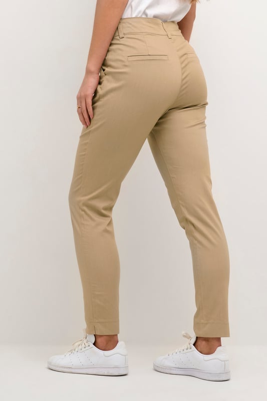 Regular fit,Regular taille,Enkel lengte,Slim  Fijne was 30°, niet bleken, niet in de droger drogen, Druipnat ophangen in de schaduw, koud strijken max. 110° C, Droogreiniging  38% Polyester,30% Katoen,30% Viscose,2% Elastaan