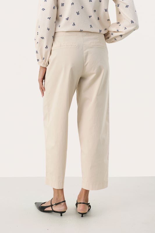 Contemporary fit,Normale Passform,Über Knöchellänge,Tapered  30° waschbar, Nicht bleichen, Nicht im Trockner trocknen, Tropnass aufhängen im Schatten, Warm bügeln max. 150° C, Professionelle Reinigung.  98% Baumwolle,2% Elasthan