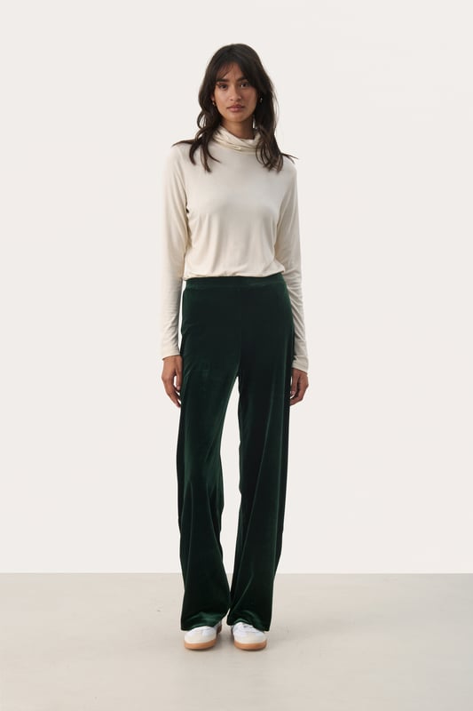 Slim fit,Regular taille,Lange lengte,Straight  Fijne was 30°, niet bleken, niet in de droger drogen, Liggend laten drogen., koud strijken max. 110° C, Droogreiniging  60% Polyester,35% Polyester (Gerecycled),5% Elastaan