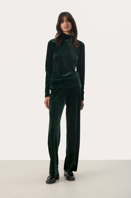Slim fit,Regular taille,Lange lengte,Straight  Fijne was 30°, niet bleken, niet in de droger drogen, Liggend laten drogen., koud strijken max. 110° C, Droogreiniging  60% Polyester,35% Polyester (Gerecycled),5% Elastaan