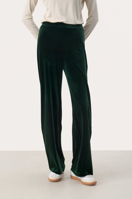 Slim fit,Regular taille,Lange lengte,Straight  Fijne was 30°, niet bleken, niet in de droger drogen, Liggend laten drogen., koud strijken max. 110° C, Droogreiniging  60% Polyester,35% Polyester (Gerecycled),5% Elastaan
