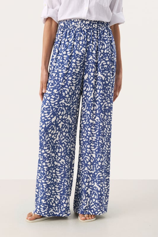 Easy fit,Comfort Taile,Lang,Weite leg  Schonwäsche 30°, Nicht bleichen, Nicht im Trockner trocknen, Tropnass aufhängen im Schatten, Kalt bügeln max. 110° C, Trockenreinigung  100% Viskose (LENZING™ ECOVERO™)