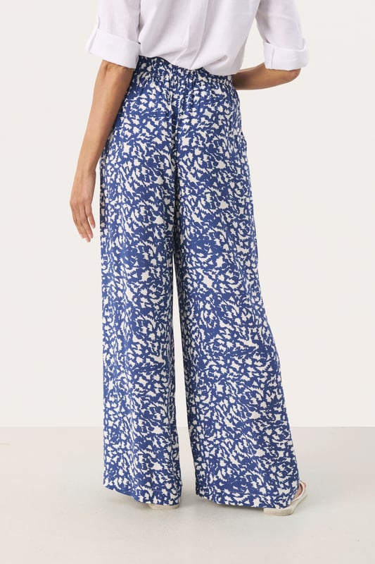 Easy fit,Comfort Taile,Lang,Weite leg  Schonwäsche 30°, Nicht bleichen, Nicht im Trockner trocknen, Tropnass aufhängen im Schatten, Kalt bügeln max. 110° C, Trockenreinigung  100% Viskose (LENZING™ ECOVERO™)