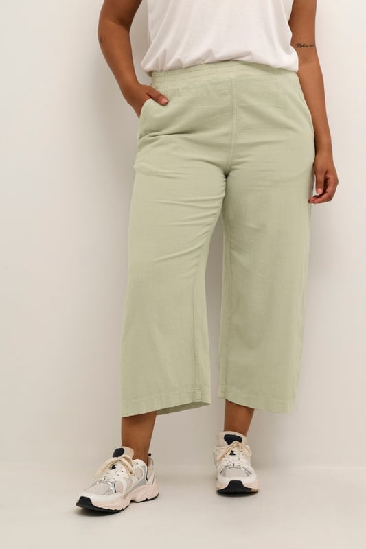 Loose fit,Elastische taille,Cropped lengte,Relaxed  Wassen op 30°, niet bleken, drogen in droger behoedzaam, Druipnat ophangen in de schaduw, warm strijken max. 150° C, Droogreiniging  100% Katoen