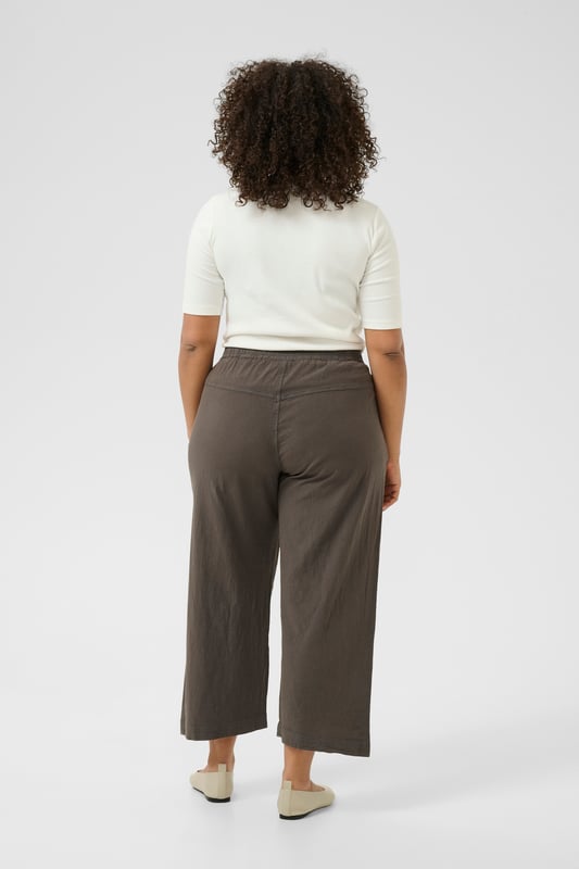 Loose fit,Elastische taille,Cropped lengte,Relaxed  Wassen op 30°, niet bleken, drogen in droger behoedzaam, Druipnat ophangen in de schaduw, warm strijken max. 150° C, Droogreiniging  100% Katoen