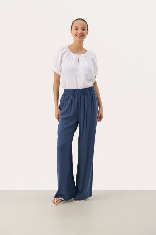 Easy fit,Comfort Taile,Lang,Weite leg  Schonwäsche 30°, Nicht bleichen, Nicht im Trockner trocknen, Tropnass aufhängen im Schatten, Kalt bügeln max. 110° C, Trockenreinigung  100% Viskose (LENZING™ ECOVERO™)