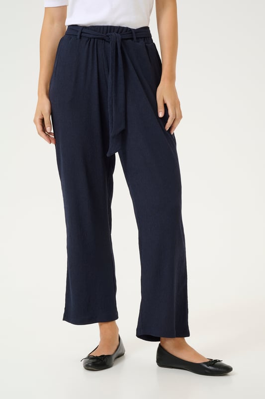 Loose fit,Cropped lengte,Straight  Fijne was 30°, niet bleken, niet in de droger drogen, Druipnat ophangen in de schaduw, koud strijken max. 110° C, Niet droog reinigen  98% Polyester,2% Elastaan
