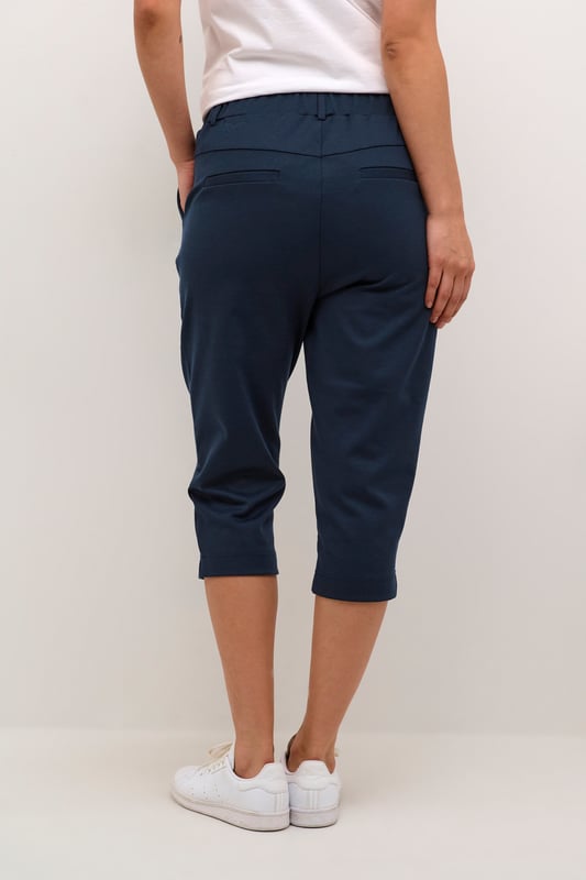 Regular fit,Elastische taille,Onder de knie,Slim  Wassen op 30°, niet bleken, niet in de droger drogen, Druipnat ophangen in de schaduw, koud strijken max. 110° C, Droogreiniging  76% Polyester (Gerecycled),20% Viscose,4% Elastaan