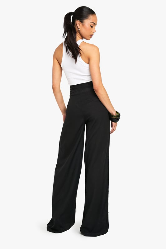 Linen Look Wide Leg Relaxed Fit Trousers Wide leg design for a relaxed, breezy silhouette
High-waisted fit accentuates the waistline
Linen-look fabric offers a lightweight, breathable feel
Side pockets add functionality to the stylish design
Versatile trousers suitable for various casual occasions
Embrace effortless chic with these wide leg relaxed fit trousers from Boohoo. The linen-look fabric lends a laid-back, summery vibe to your ensemble, perfect for those balmy days and casual outings. Style these trousers with a cropped wrap top for a coordinated look that's both trendy and comfortable. The high-waisted design flatters your figure, while the relaxed fit through the legs ensures unrestricted movement. Pair with flat sandals for a day of shopping or dress up with wedges for a casual dinner date. These trousers are a versatile addition to your wardrobe, easily transitioning from beachside strolls to family gatherings. The side pockets offer practicality without compromising on style. For a complete look, accessorise with oversized sunglasses and a woven tote bag, channelling that effortless British summer style.