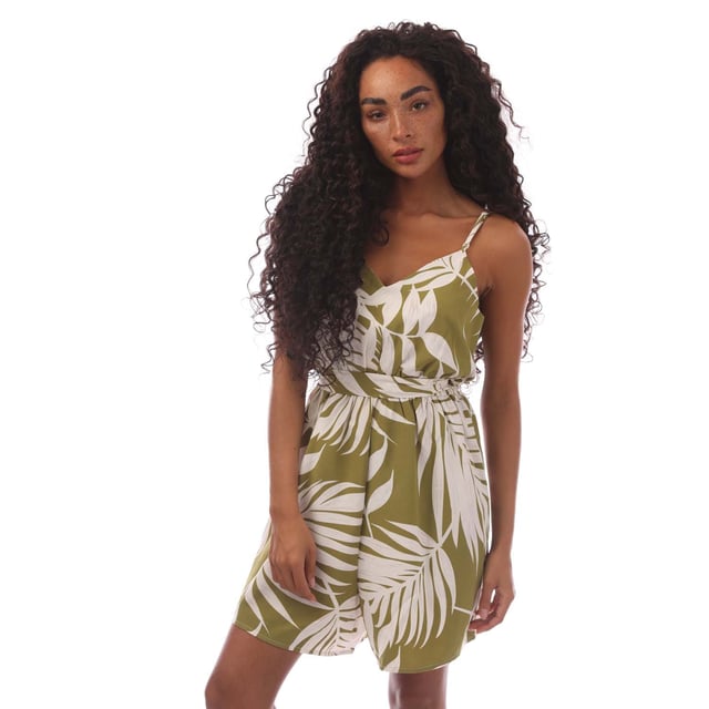 Womens Only Nova Carly Leaf Print Playsuit in green.- V-neck.- Spaghetti straps.- Adjustable straps.- Button placket.- Waist belt.- All-over pattern.- Smooth fabric.- 50% Polyester (Recycled)  47% Polyester  3% Elastane.- Ref: 15347826