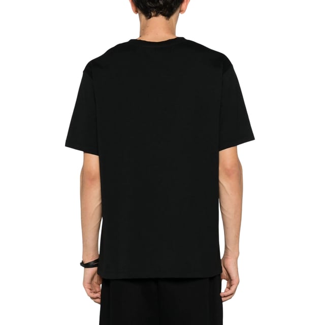 Elevate your wardrobe with the Balmain Paris Bold Brand Logo Black T-Shirt, a statement piece that combines luxury and casual style effortlessly. Crafted from premium, soft cotton, this t-shirt ensures all-day comfort while showcasing the iconic Balmain logo boldly across the chest. Its crisp white colour offers versatile pairing options, making it perfect for both relaxed weekends and stylish outings. Designed for those who appreciate high fashion with a modern edge, this t-shirt adds a touch of Parisian sophistication to any outfit. Invest in timeless quality and standout style with this essential Balmain piece. 100% Cotton. Made In Italy. AH1EF000BB29 EAB