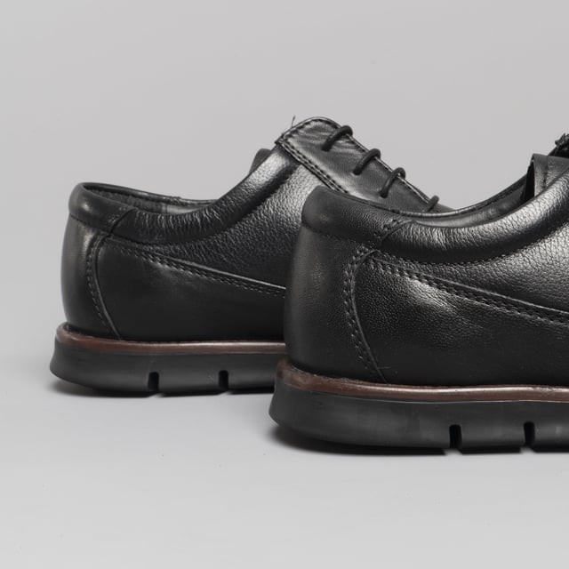 Leather derby shoes with a wide fit, round toe, and low-top design offer comfort and breathability, ideal for business or casual wear