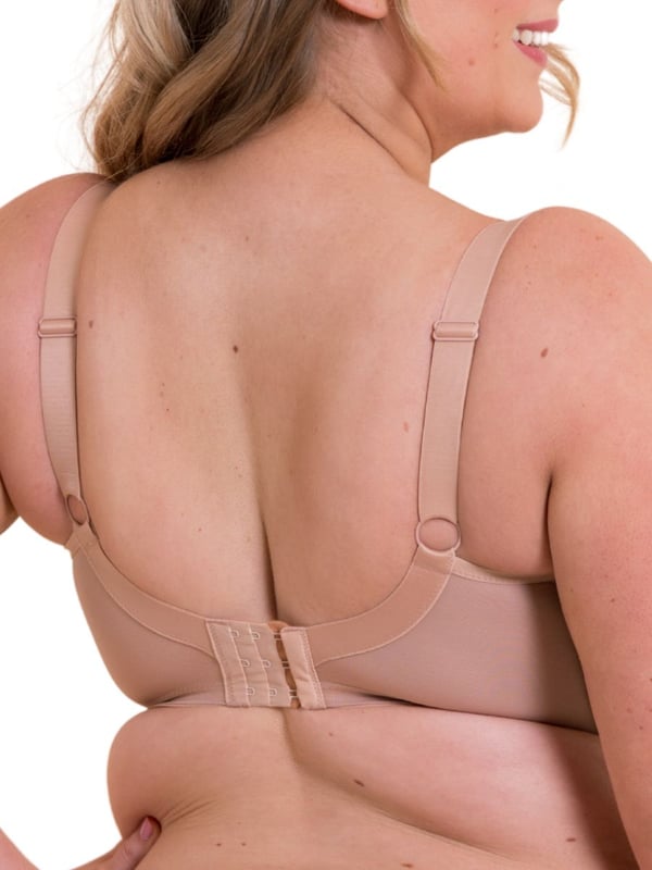 Curvy Kate Lovelace Full Cup Side Support Bra. Underwired full cup bra with a smooth graphic floral lace, side support, stretch lace top and a built up lace apex panel. The product is recommended for hand wash only.