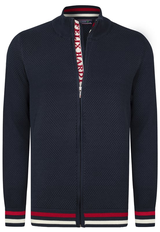 Erleben Sie moderne Eleganz und Komfort mit der Felix Hardy Herren Stehkragen-Strickjacke. Komplett aus 100% Baumwolle gefertigt, verkörpert diese Strickjacke Felix Hardys Hingabe zu hochwertigem Handwerk und zeitgemäßem Design. Mit einem markanten Honigwabenstrickmuster versehen, bietet sie eine leichte Textur und atmungsaktiven Stoff, der ganztägigen Komfort gewährleistet. Ideal für lässige Ausflüge und professionelle Umgebungen lässt sie sich mühelos mit Jeans oder Chino-Hosen für einen gepflegten Look kombinieren. Erhältlich in verschiedenen Farben, die Ihrem Stil entsprechen, ist diese Strickjacke maschinenwaschbar für einfache Pflege und behält Form und Farbe Waschgang für Waschgang bei.