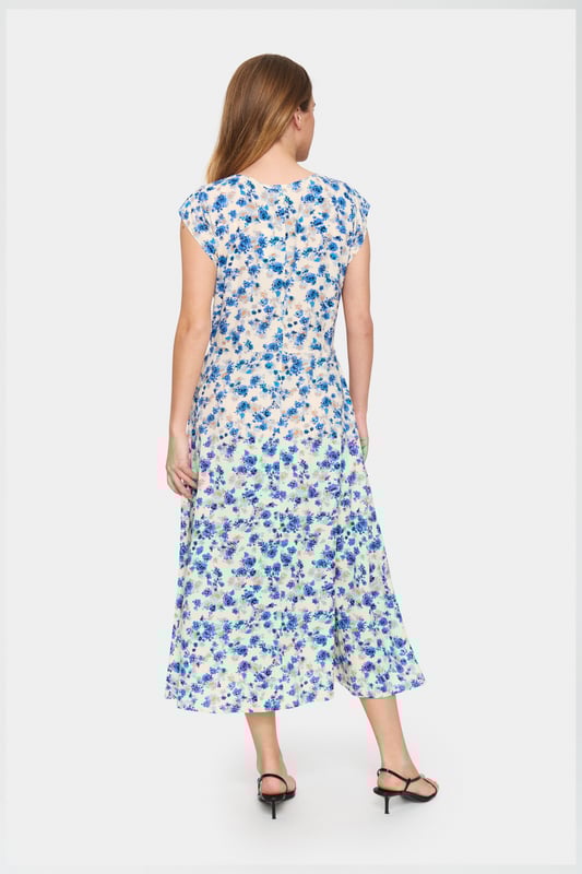 Regular fit,Midi lengte,Korte mouwen  Fijne was 30°, niet bleken, niet in de droger drogen, Druipnat ophangen in de schaduw, koud strijken max. 110° C, Droogreiniging  100% Viscose (LENZING™ ECOVERO™)