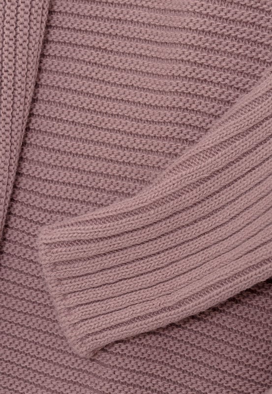 Dieser Damen-Cardigan mit Fledermausärmeln von Felix Hardy vereint mühelos Stil und Komfort. Aus einer Wollmischung gefertigt, bietet der Cardigan Wärme und ein leichtes Gefühl. Das Fledermausärmel-Design verleiht ihm einen modernen Touch und sorgt für eine entspannte Passform, die den ganzen Tag über Bewegungsfreiheit bietet. Die klaren Linien und sorgfältig verarbeiteten Bündchen und der Saum tragen zu einem gepflegten und stilvollen Erscheinungsbild bei.  In verschiedenen Farben erhältlich, lässt sich dieser vielseitige Cardigan leicht mit unterschiedlichen Kleidungsstücken kombinieren, von lässigen Jeans und Leggings bis hin zu formelleren Kleidern. Er ist perfekt für eine Vielzahl von Anlässen und ermöglicht es Ihnen, Ihren Stil mühelos auszudrücken.  Um die Qualität dieses Cardigans zu erhalten, wird empfohlen, ihn von Hand zu waschen oder im Schonwaschgang mit warmem Wasser zu waschen. Bei niedriger Temperatur bügeln, den Wäschetrockner vermeiden und Bleichen meiden.  Der Damen-Cardigan mit Fledermausärmeln von Felix Hardy ist ein unverzichtbares Stück, das eine perfekte Mischung aus Komfort und zeitgemäßem Design bietet und ideal für jede Garderobe ist.
