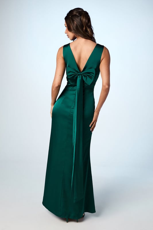 Refined and classically elegant, this maxi dress was made to flatter and enhance every woman's figure. Featuring a dramatic bow at the back to tie the design and give it a fresh note of playfulness. Made from Olivia satin: exuding a lustrous sheen, this satin fabric balances structure and fluidity with masterful perfection, achieving a curated silhouette whatever the style. Level of stretch: little. This dress fastens with a rear concealed zip. Perfect for a town hall wedding. ?