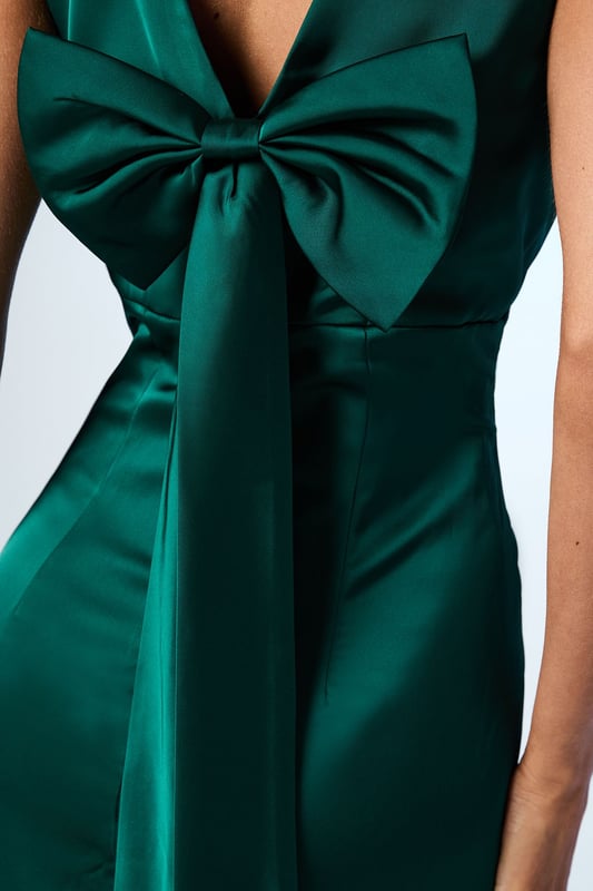 Refined and classically elegant, this maxi dress was made to flatter and enhance every woman's figure. Featuring a dramatic bow at the back to tie the design and give it a fresh note of playfulness. Made from Olivia satin: exuding a lustrous sheen, this satin fabric balances structure and fluidity with masterful perfection, achieving a curated silhouette whatever the style. Level of stretch: little. This dress fastens with a rear concealed zip. Perfect for a town hall wedding. ?