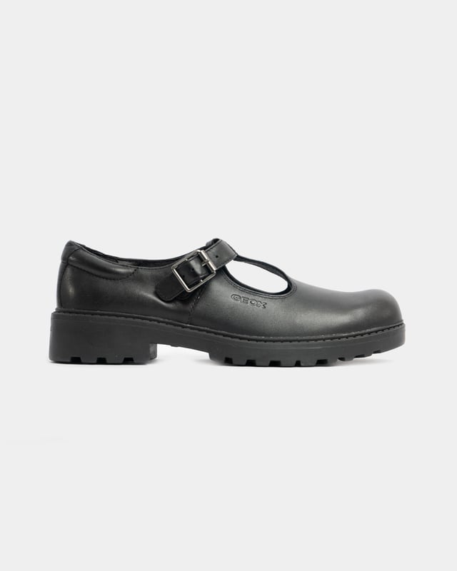 These girls' school shoes feature a leather upper, fabric lining, synthetic sole, and a buckle closure. They offer a comfortable fit with a round toe and low-top design for everyday wear