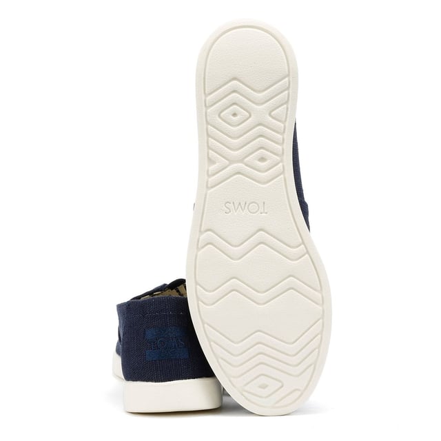 Classic Alpargata reimagined on a higher platform outsole. Featuring a breathable canvas upper made primarily with sustainable jute. Designed for all-day comfort with molded dual-density CloudBound™ foam insoles and a durable outsole made from 40% EVA and 60% rubber for enhanced grip and flexibility.