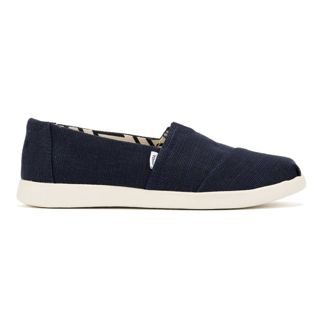 Classic Alpargata reimagined on a higher platform outsole. Featuring a breathable canvas upper made primarily with sustainable jute. Designed for all-day comfort with molded dual-density CloudBound™ foam insoles and a durable outsole made from 40% EVA and 60% rubber for enhanced grip and flexibility.