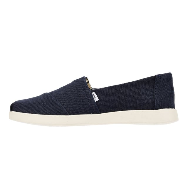 Classic Alpargata reimagined on a higher platform outsole. Featuring a breathable canvas upper made primarily with sustainable jute. Designed for all-day comfort with molded dual-density CloudBound™ foam insoles and a durable outsole made from 40% EVA and 60% rubber for enhanced grip and flexibility.