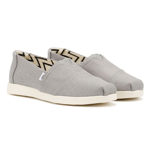 Classic Alpargata reimagined on a higher platform outsole. Featuring a breathable canvas upper made primarily with sustainable jute. Designed for all-day comfort with molded dual-density CloudBound™ foam insoles and a durable outsole made from 40% EVA and 60% rubber for enhanced grip and flexibility.