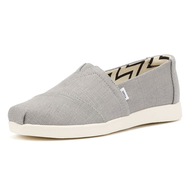 Classic Alpargata reimagined on a higher platform outsole. Featuring a breathable canvas upper made primarily with sustainable jute. Designed for all-day comfort with molded dual-density CloudBound™ foam insoles and a durable outsole made from 40% EVA and 60% rubber for enhanced grip and flexibility.