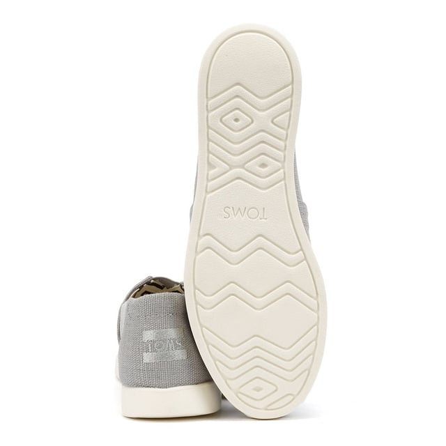 Classic Alpargata reimagined on a higher platform outsole. Featuring a breathable canvas upper made primarily with sustainable jute. Designed for all-day comfort with molded dual-density CloudBound™ foam insoles and a durable outsole made from 40% EVA and 60% rubber for enhanced grip and flexibility.