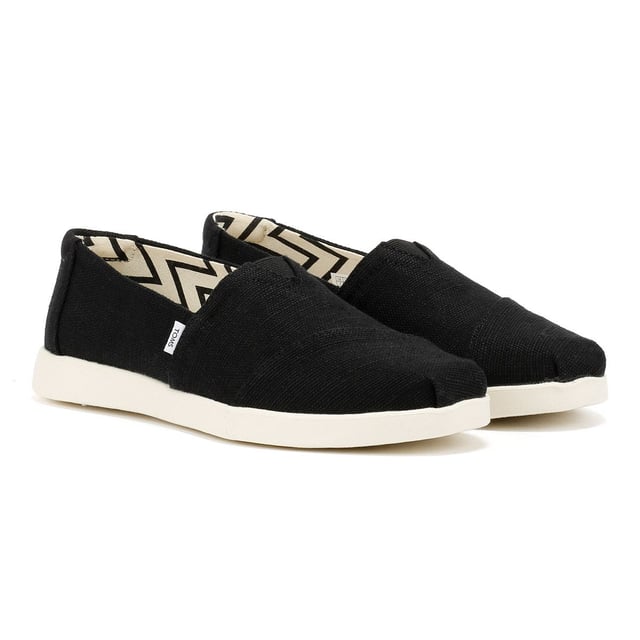 Classic Alpargata reimagined on a higher platform outsole. Featuring a breathable canvas upper made primarily with sustainable jute. Designed for all-day comfort with molded dual-density CloudBound™ foam insoles and a durable outsole made from 40% EVA and 60% rubber for enhanced grip and flexibility.