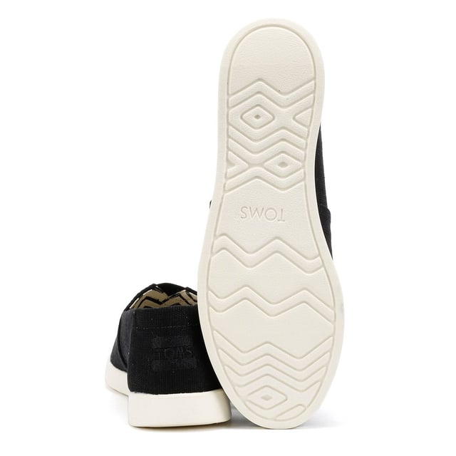 Classic Alpargata reimagined on a higher platform outsole. Featuring a breathable canvas upper made primarily with sustainable jute. Designed for all-day comfort with molded dual-density CloudBound™ foam insoles and a durable outsole made from 40% EVA and 60% rubber for enhanced grip and flexibility.