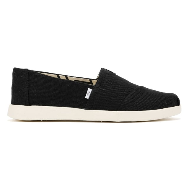 Classic Alpargata reimagined on a higher platform outsole. Featuring a breathable canvas upper made primarily with sustainable jute. Designed for all-day comfort with molded dual-density CloudBound™ foam insoles and a durable outsole made from 40% EVA and 60% rubber for enhanced grip and flexibility.