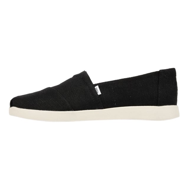 Classic Alpargata reimagined on a higher platform outsole. Featuring a breathable canvas upper made primarily with sustainable jute. Designed for all-day comfort with molded dual-density CloudBound™ foam insoles and a durable outsole made from 40% EVA and 60% rubber for enhanced grip and flexibility.