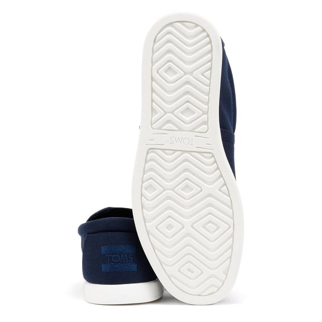 Mit einem Obermaterial aus recycelter Baumwollcanvas sind diese umweltfreundlichen Sneaker-Espadrilles atmungsaktiv und stilbewusst gestaltet. Sie verfügen über herausnehmbare CloudBound™ Schaumstoffeinlagen für ganztägigen Komfort und Halt. Abgerundet wird das Ganze durch eine strapazierfähige Gummilaufsohle für zuverlässige Traktion.