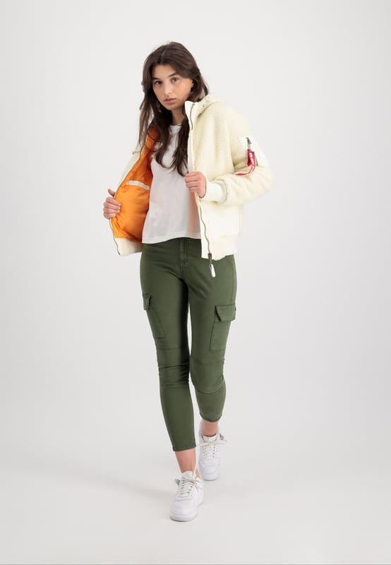 This is the Zip Hood Teddy winter jacket for women from Alpha Industries. The spacious front pockets provide plenty of room for you and your everyday essentials. The jacket made of teddy material features a regular fit and large nylon pockets.