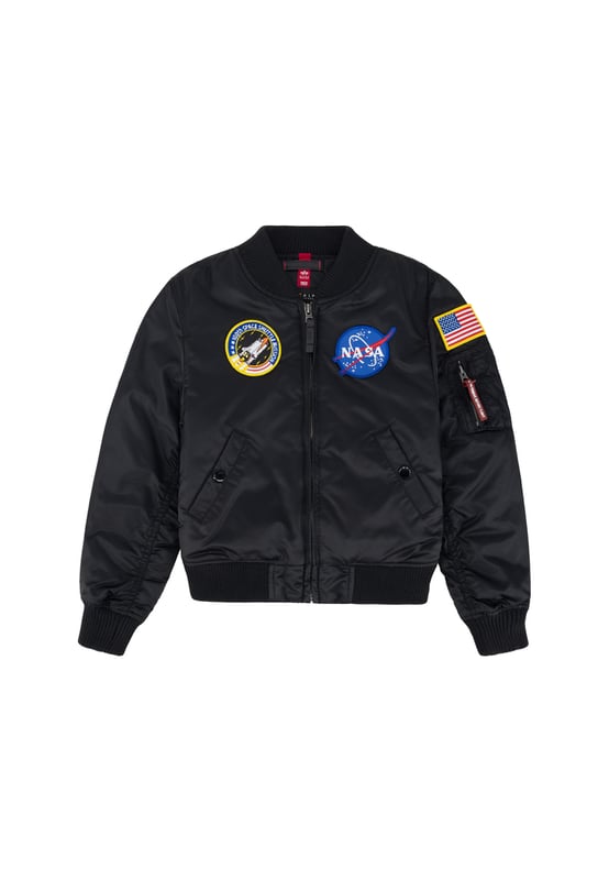 Dit stijlvolle bomberjack is perfect voor kids die hun coole stijl willen laten zien. De oranje voering en de NASA-patches geven dit jack een unieke look die gegarandeerd alle aandacht trekt.