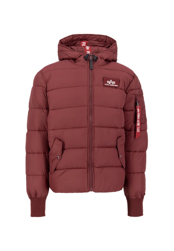 La chaqueta de invierno Hooded Puffer Alpha Faux Down de Alpha Industries ofrece calidez y funcionalidad con un diseño llamativo. El resistente material de tafetán la hace ligera y duradera. El corte regular proporciona comodidad. La capucha con cordón protege del frío, mientras que la cinta RBF aporta un toque de estilo. Dos bolsillos exteriores y uno interior ofrecen practicidad. El logotipo bordado y el parche Alpha en el pecho completan el diseño. Ideal para el día a día y para escapadas invernales.